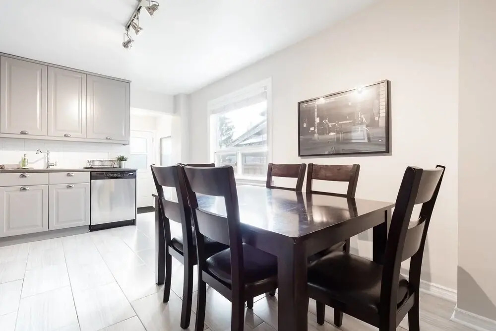 Elegantly Appointed Detached House in the Central City