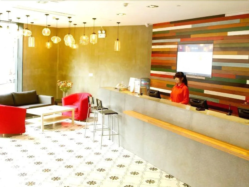 Ibis Ningbo Tianyi Square