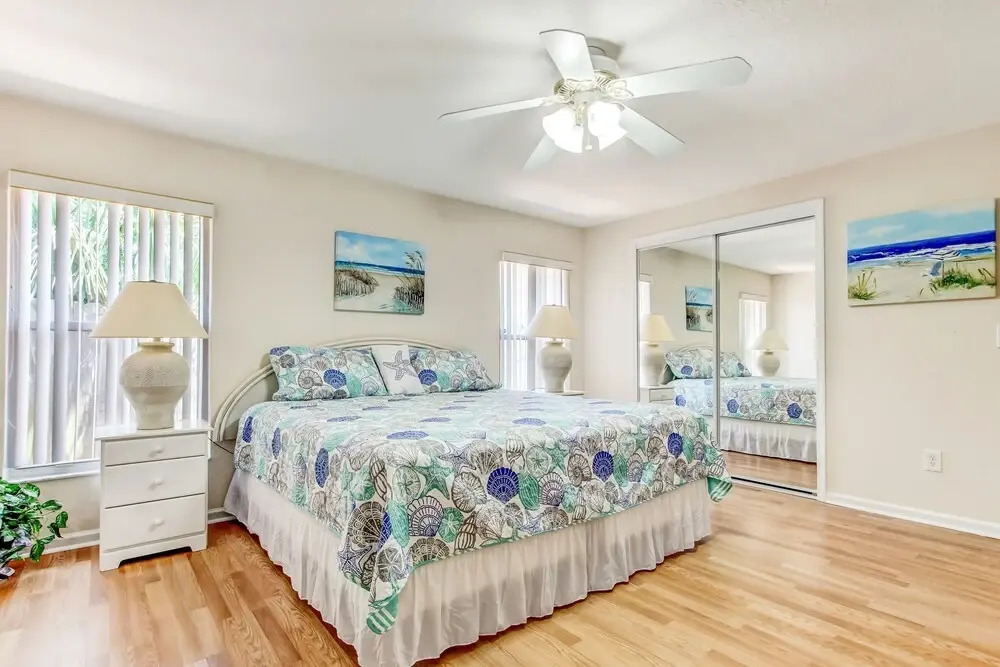 Walk to Beach, Spacious House, Huge Outside Patio