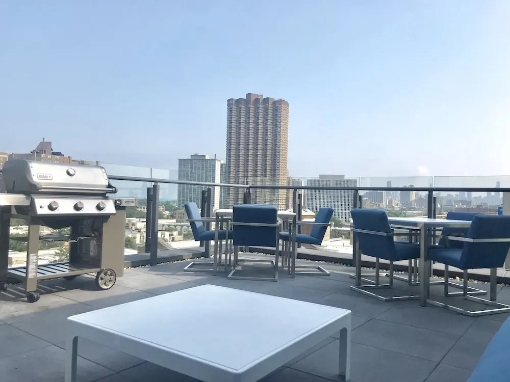 Lakeview Apartments in Chicago