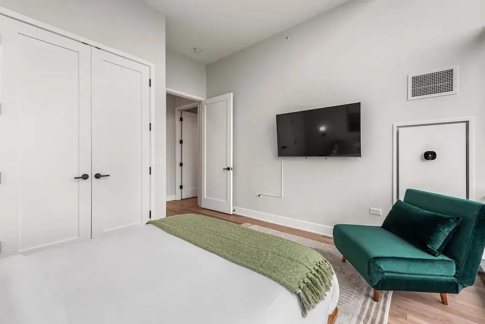 Skyline Penthouse Duo 6 Bedrooms for Large Groups