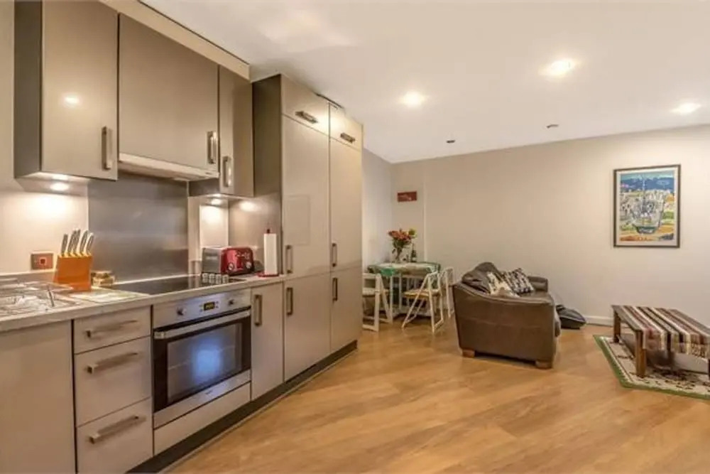 Stunning 2 Bedroom Property near Limehouse