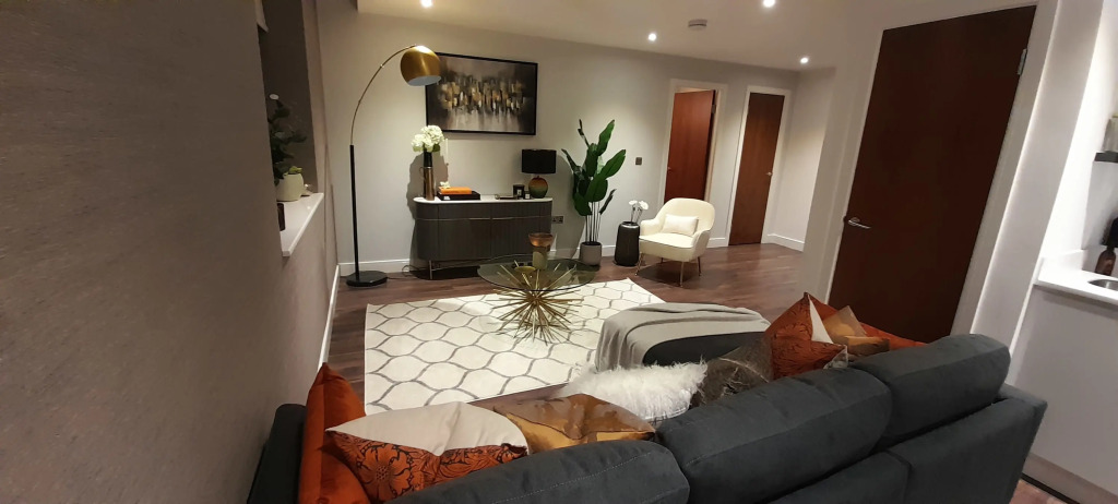 Interior designed 1 Bed Flat with Parking Slough