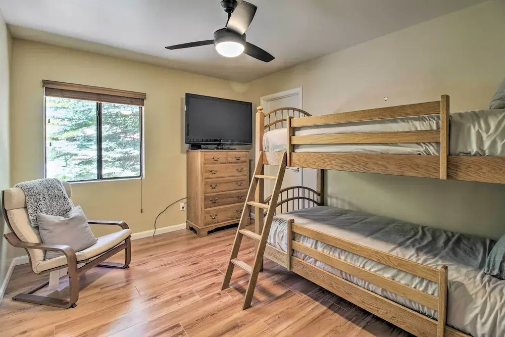 Patio, Fenced Yard: Pet-friendly Pinetop Cabin!