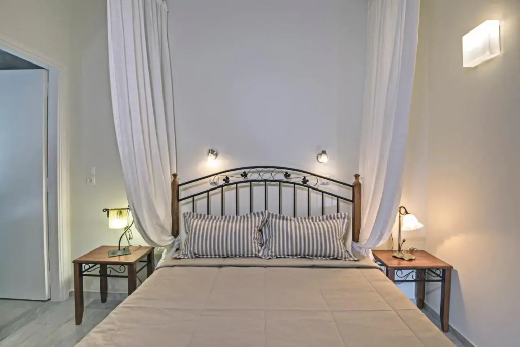 Modernist Pool Villa - Grambella Olive Estate