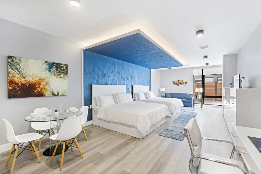 Global Luxury Suites at The Arches