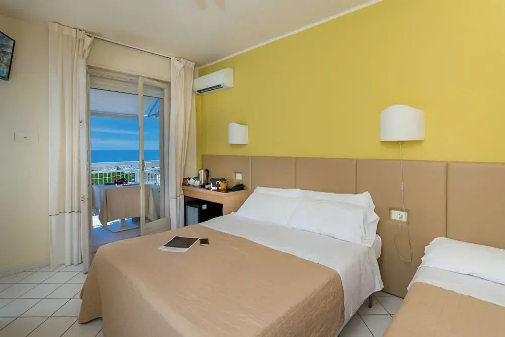 HOTEL TRIONFAL - Fronte Mare - Vicinissimi al Centro