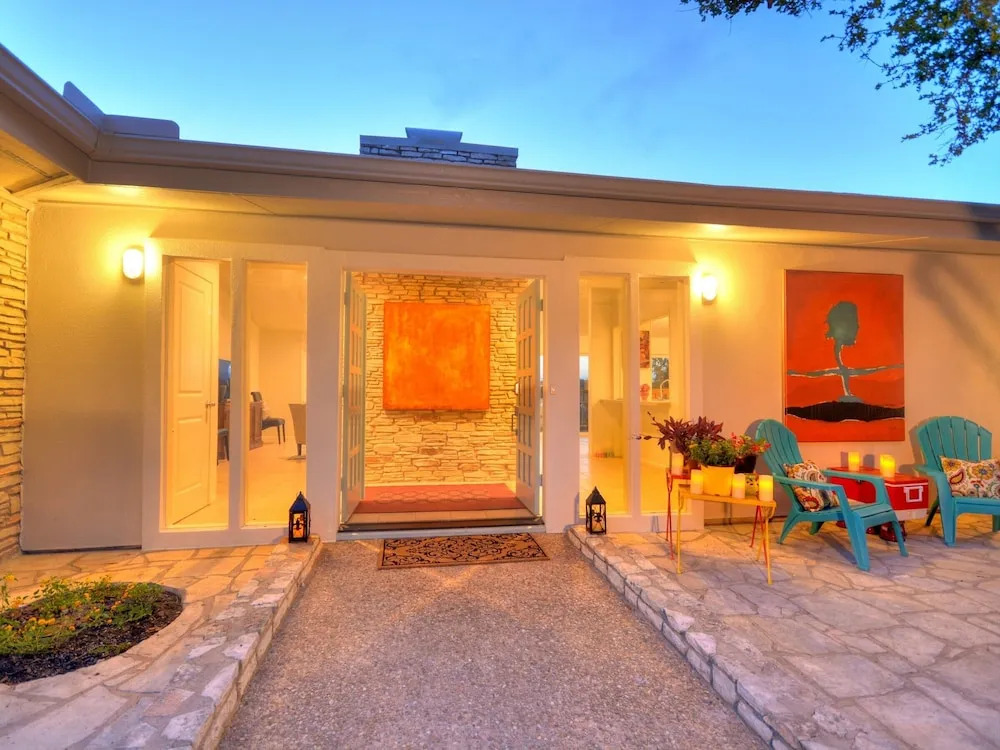 5BR 3 5BA Hill Country Lake Home by RedAwning