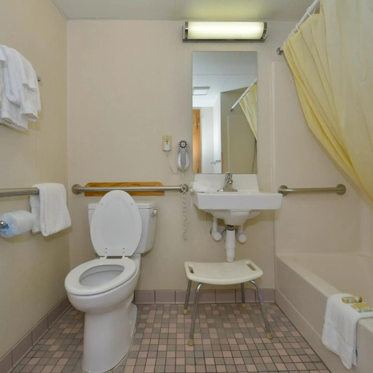 Lamplighter Inn-South