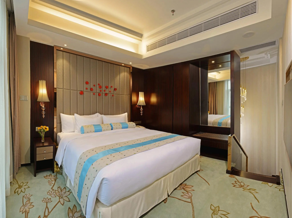 Menshine Gloria Plaza Hotel