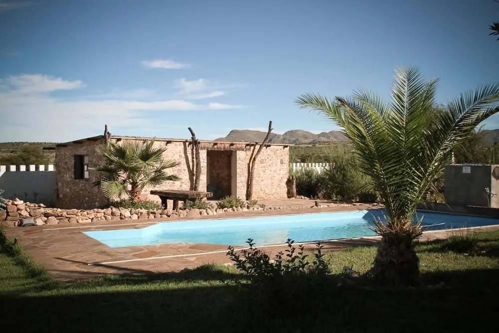 Sweet Thorn Retreat Airport Lodge