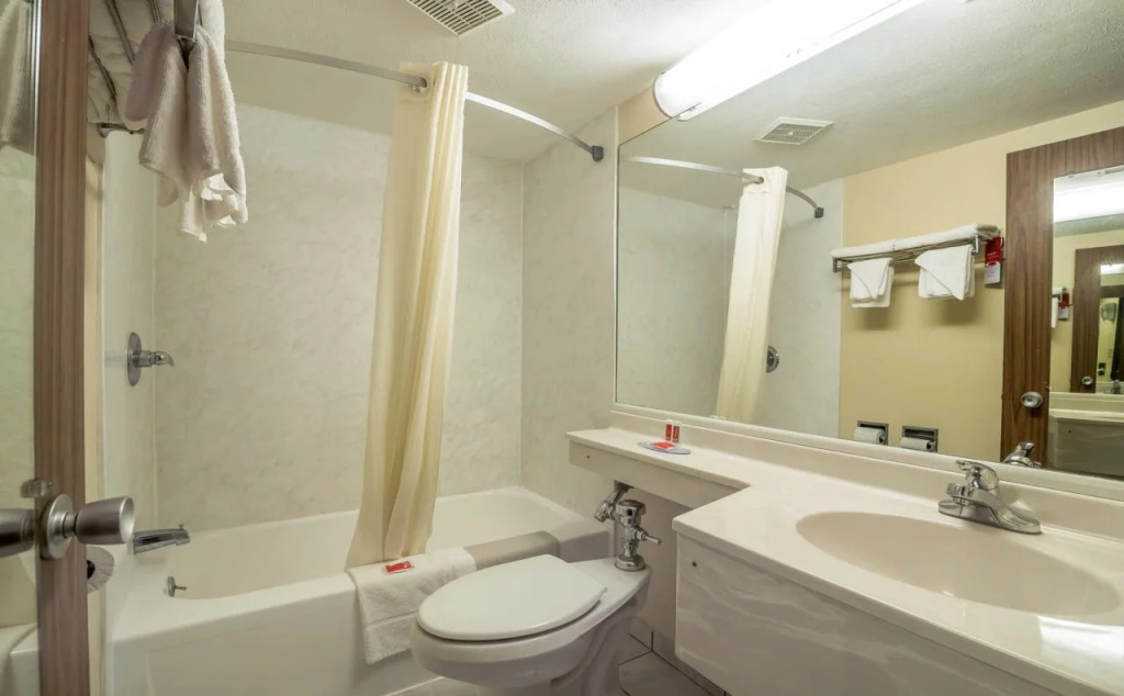 Econo Lodge Inn & Suites Binghamton