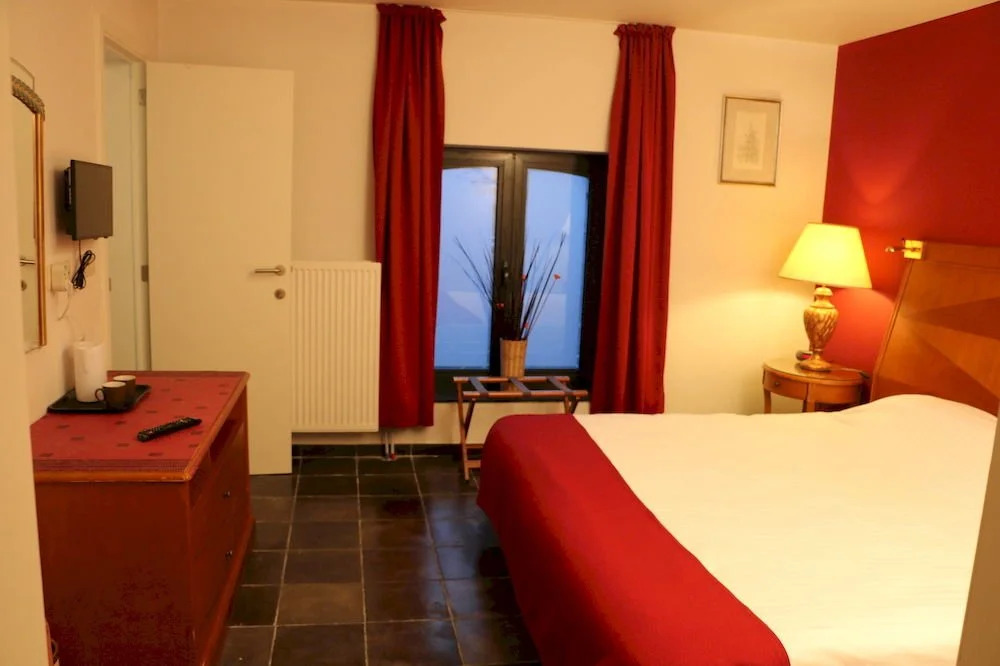 Le Central Hotel