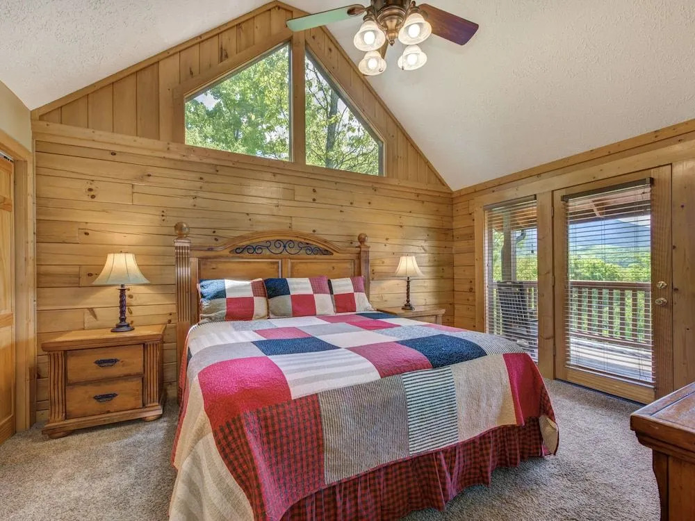 Eagles Point Lodge