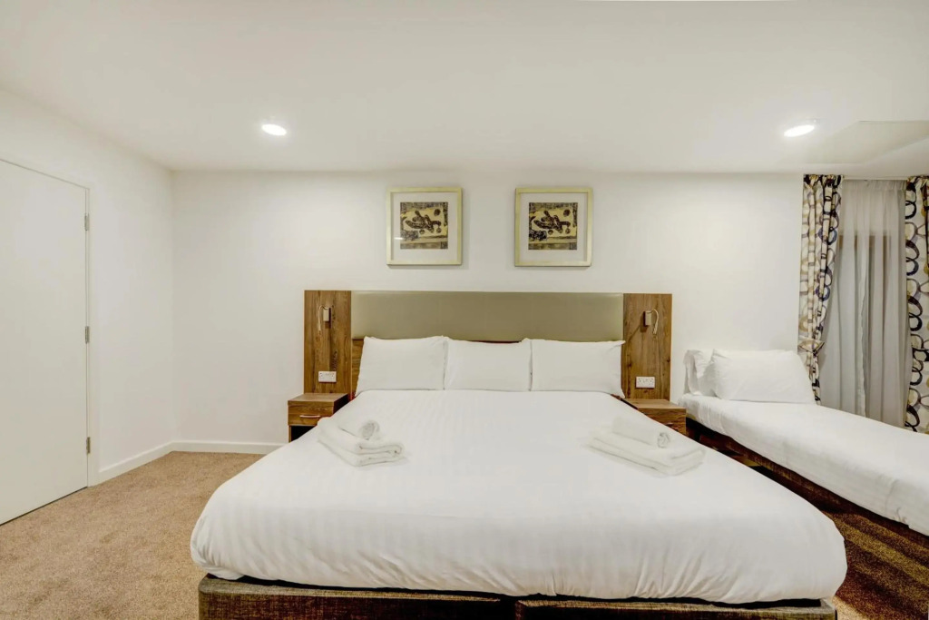 OYO Plymouth Central Hotel
