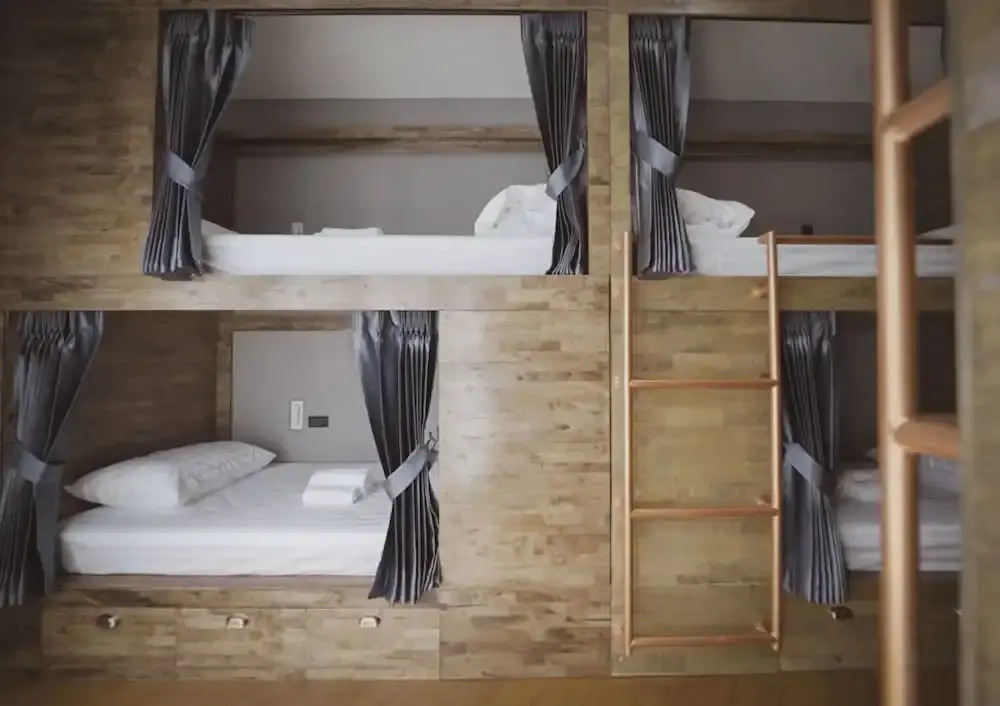 Poshtel 56