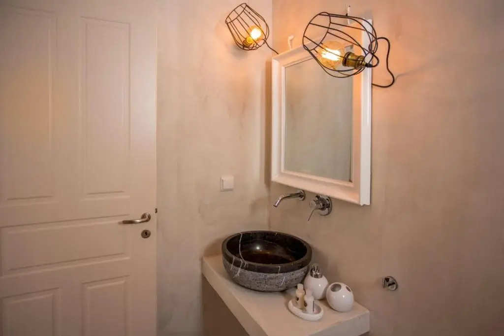 Chic & Modern Apartments with swim access
