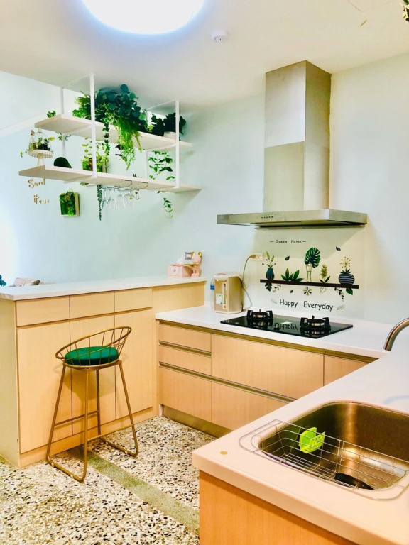 6 person single house