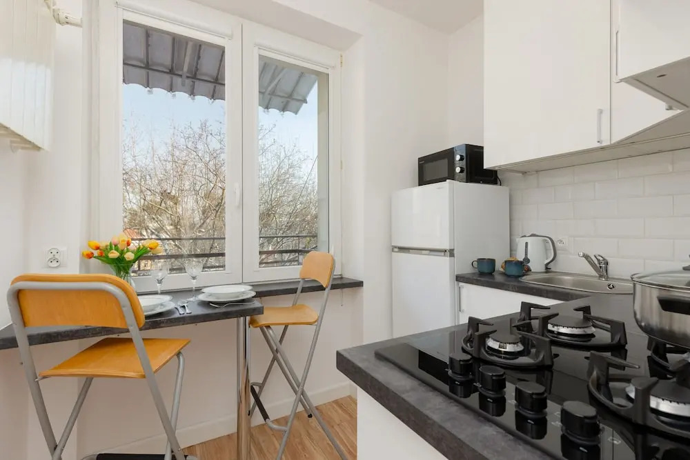 Bright Studio With Balcony by Renters