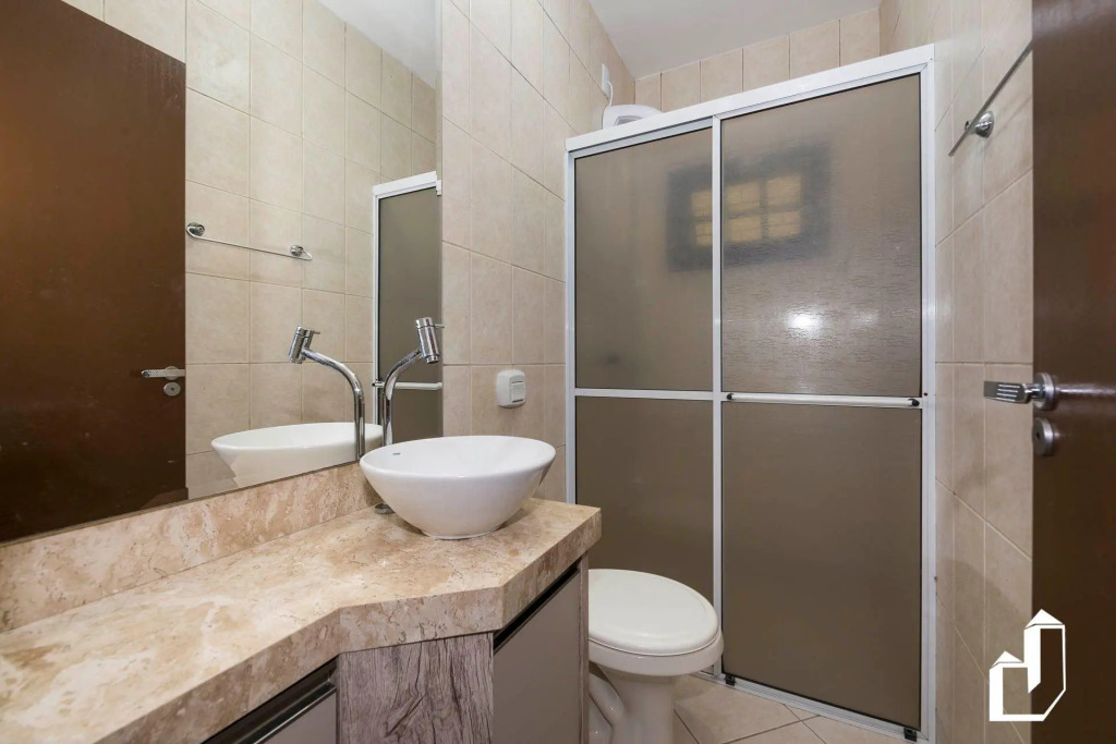Casa térrea com 03 dormitórios