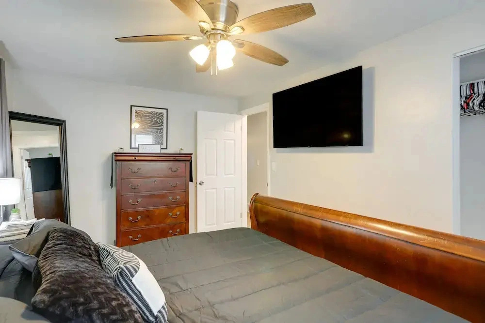 Pet-friendly Lorain Retreat w/ Fenced Yard