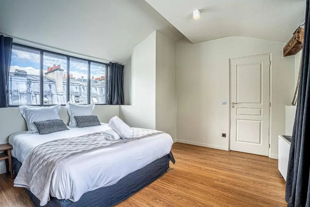 135 - Urban Five Star Apartment in Center of Paris