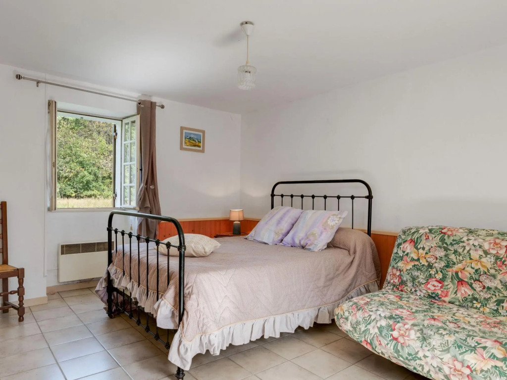 Luxurious Holiday Home in Cendrieux with Garden House
