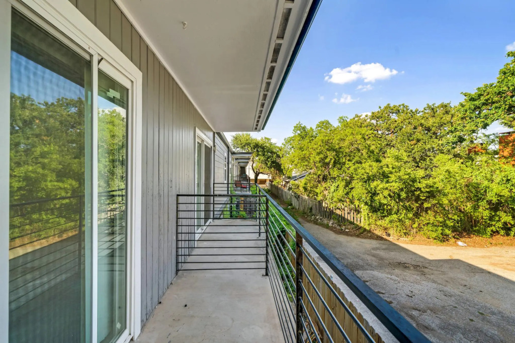 Cozy 2BR Near UT Hyde Park Evonify