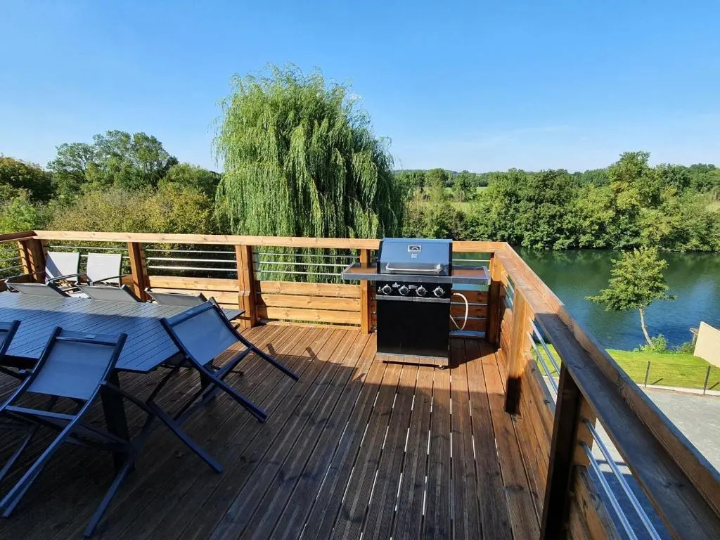 Gîte familial avec piscine privative chauffée, terrasse sur le Loir et proche du Zoo de La Flèche - FR-1-410-329