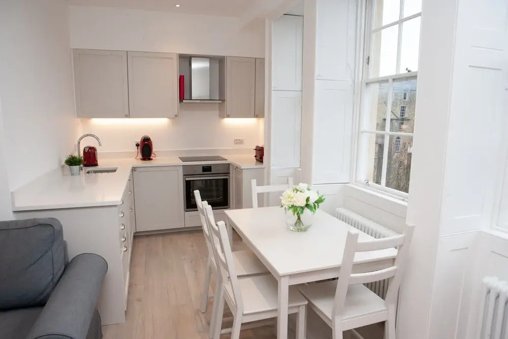 Bright 1 Bedroom Apartment With Views in Bath