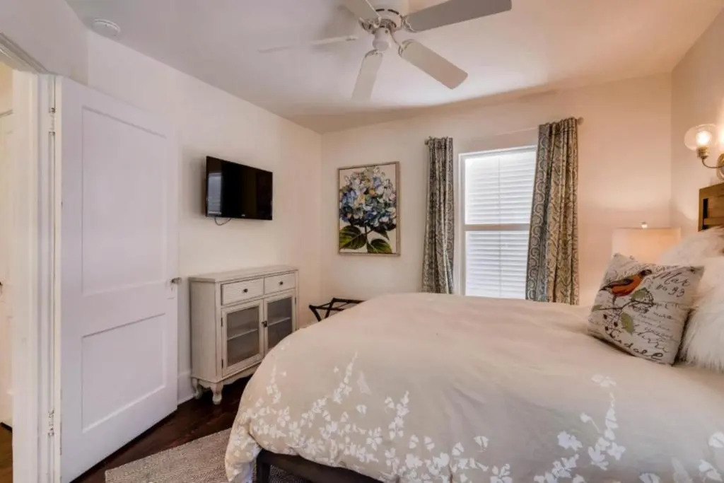 The Periwinkle House - 4bd-2ba - Sleep 10