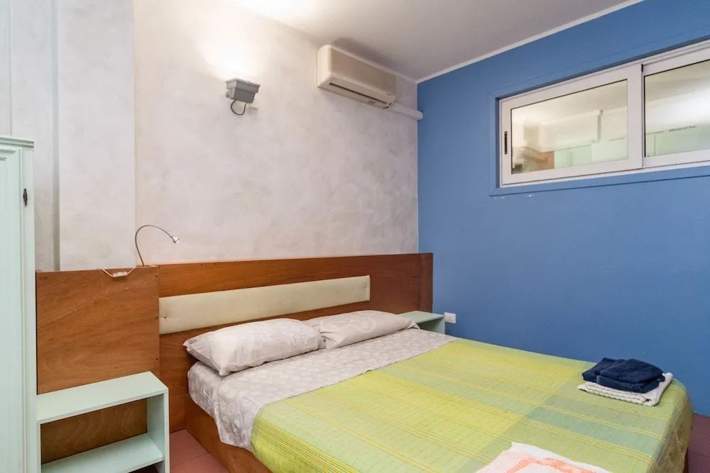SESTRI MARE 5 AR122 (3 guests)