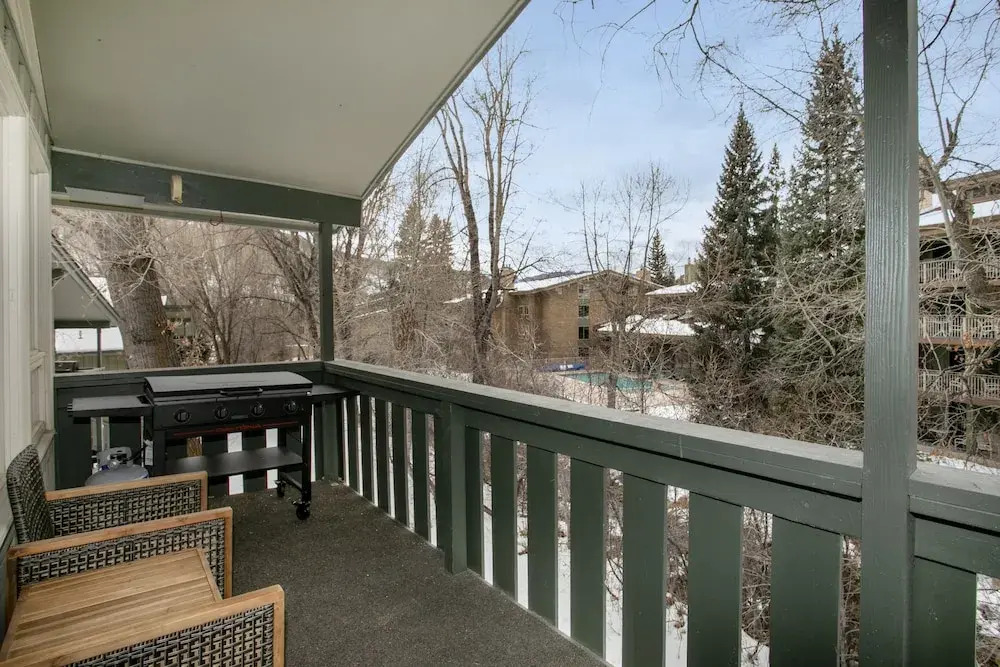 929 Red Sandstone 3 Bedroom Condo