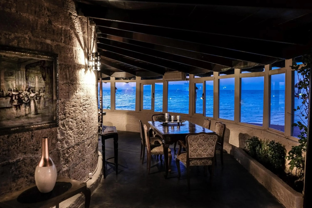 Mythica Tower Mill - Windmill Beach House