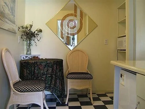 A Downtown Victoria Ocean View Bed and Breakfast