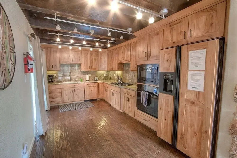 Snowshoe Chalet 3 Bedroom Cabin by RedAwning