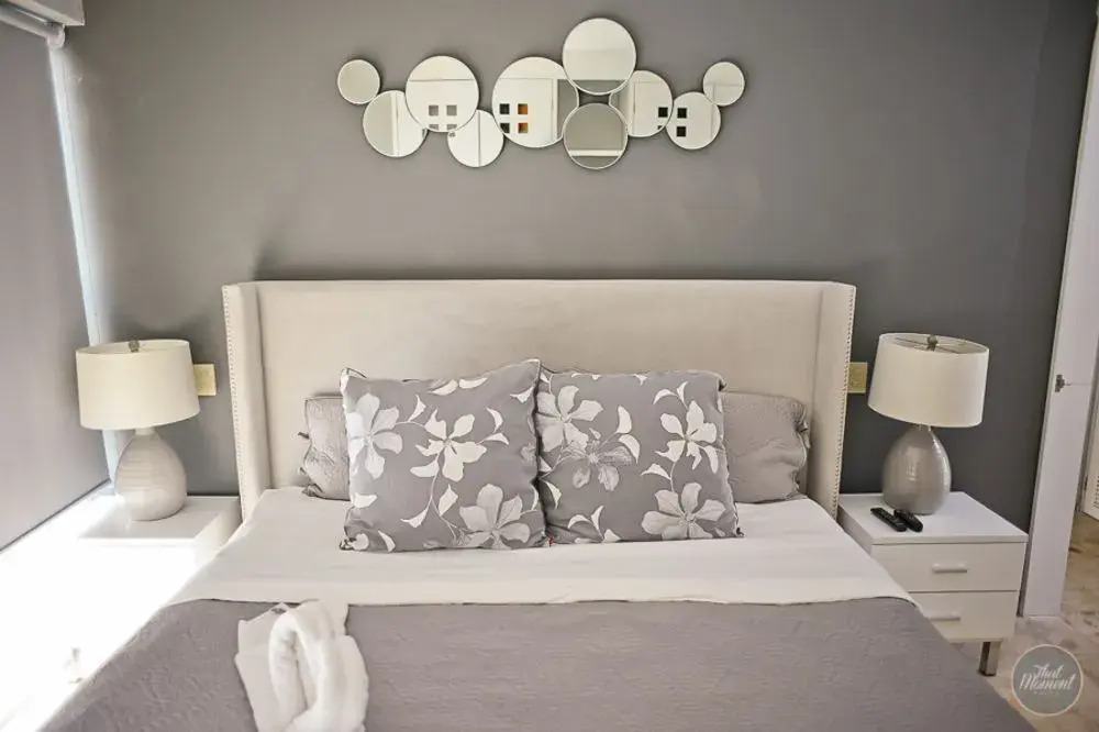 Magia Apartment F102 by iMexico