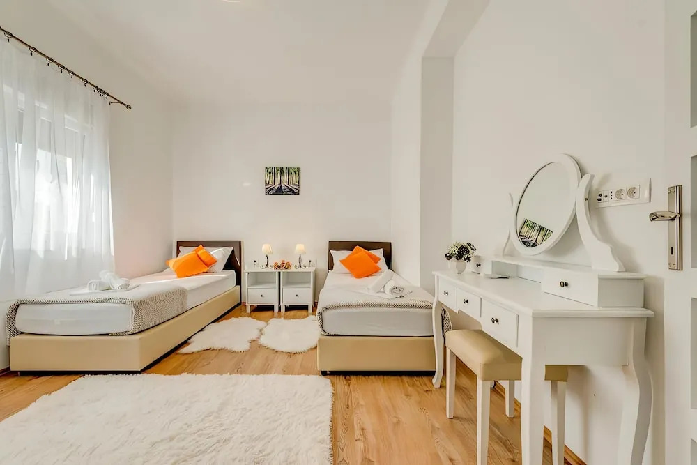 Happy Home - Rental Residence