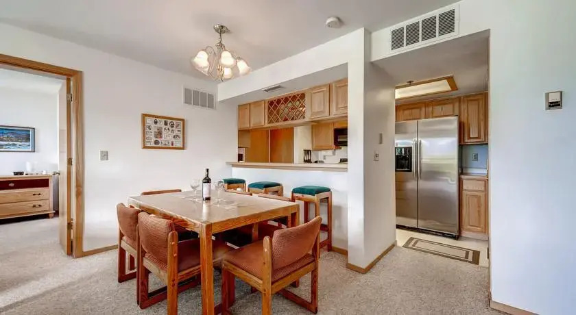Lake Forest Shoreview Condo: Fantastic Views