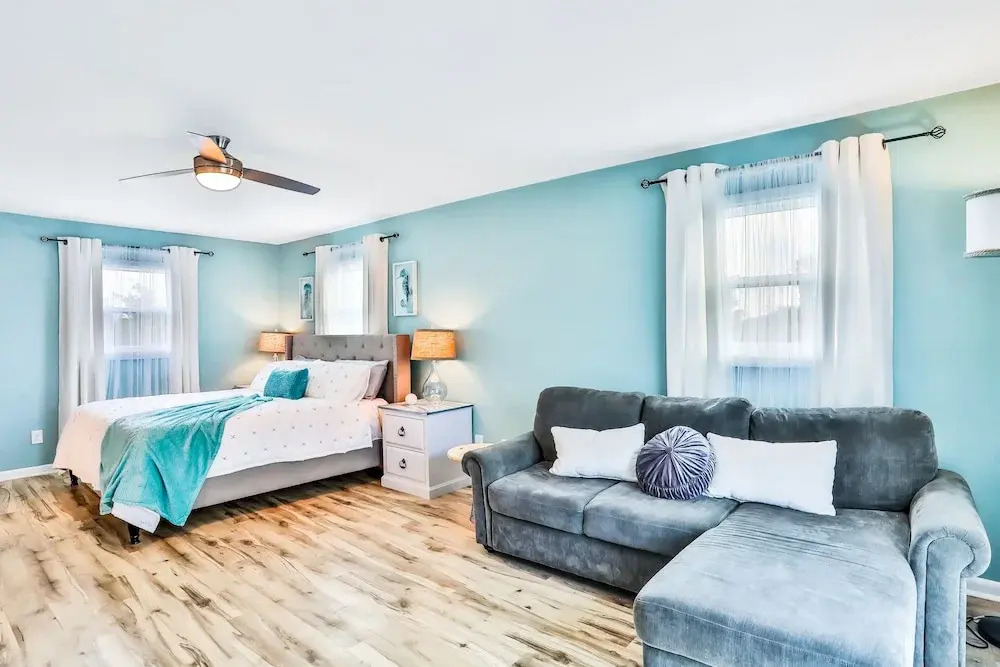 Home 1 Block From 2 Beaches W/private Pool, High-speed Wifi & Central AC