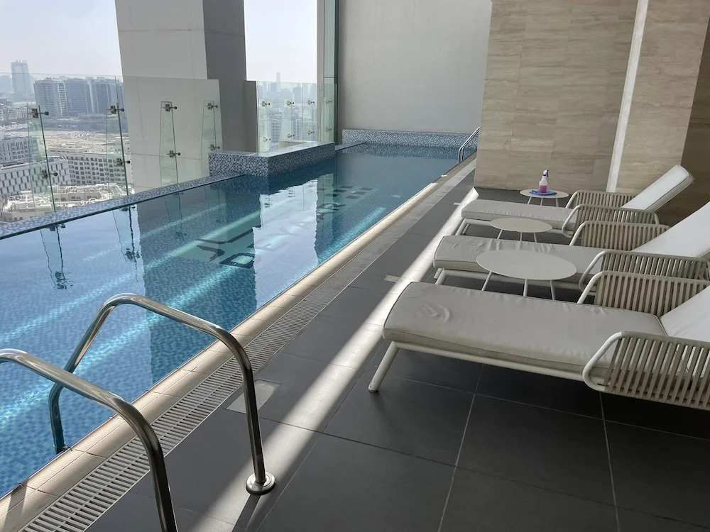 Luxurious and Spacious One-bedroom Apartment in the Heart of Dubai