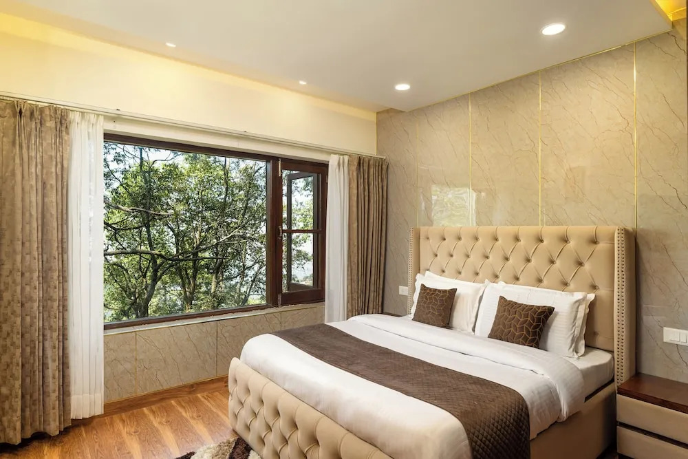 Regenta Place Dalhousie Just 500 Meters Walkable from Mall Road