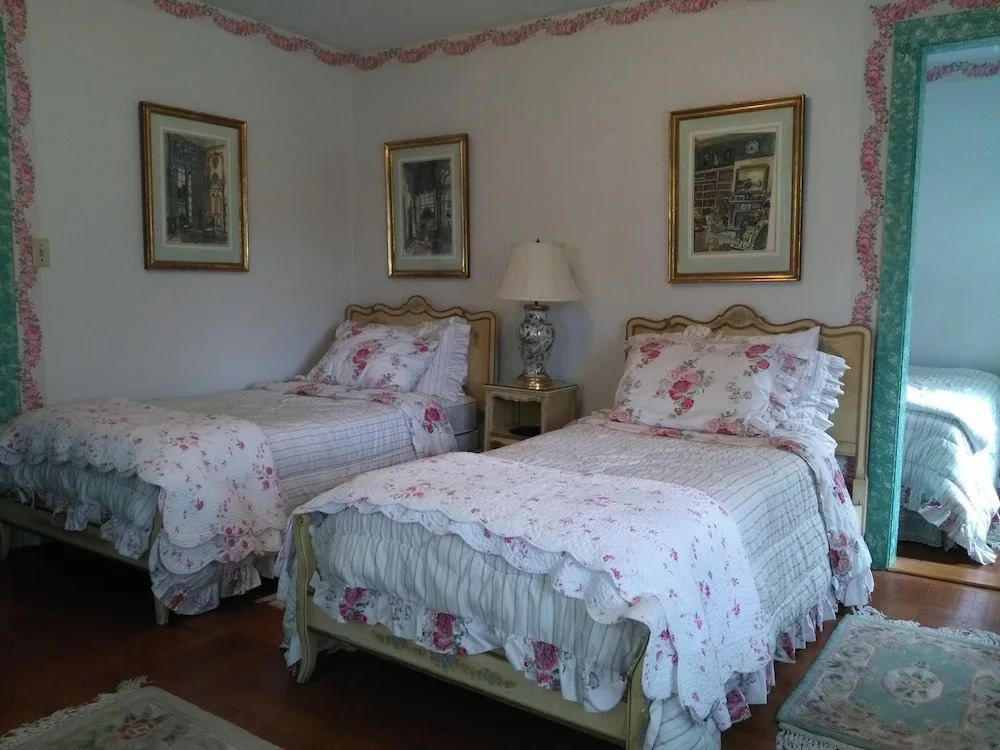 Whistlers Inn