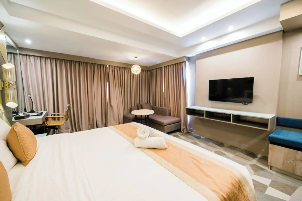 Zuri Hotel