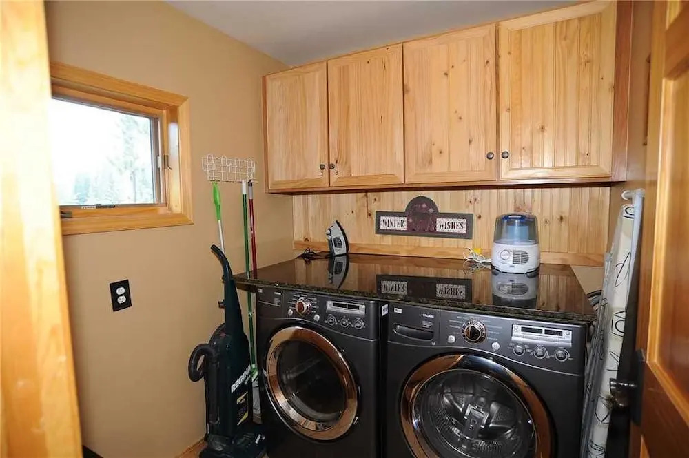 531 Settlers Drive (Private Home with Hot Tub)