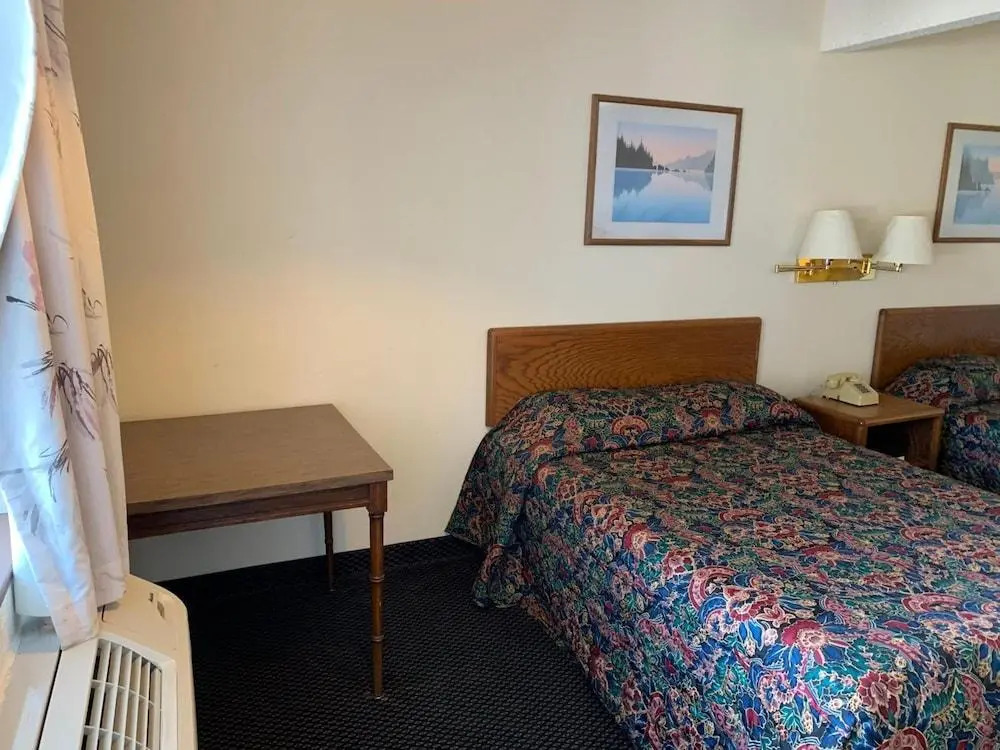 Landmark Inn
