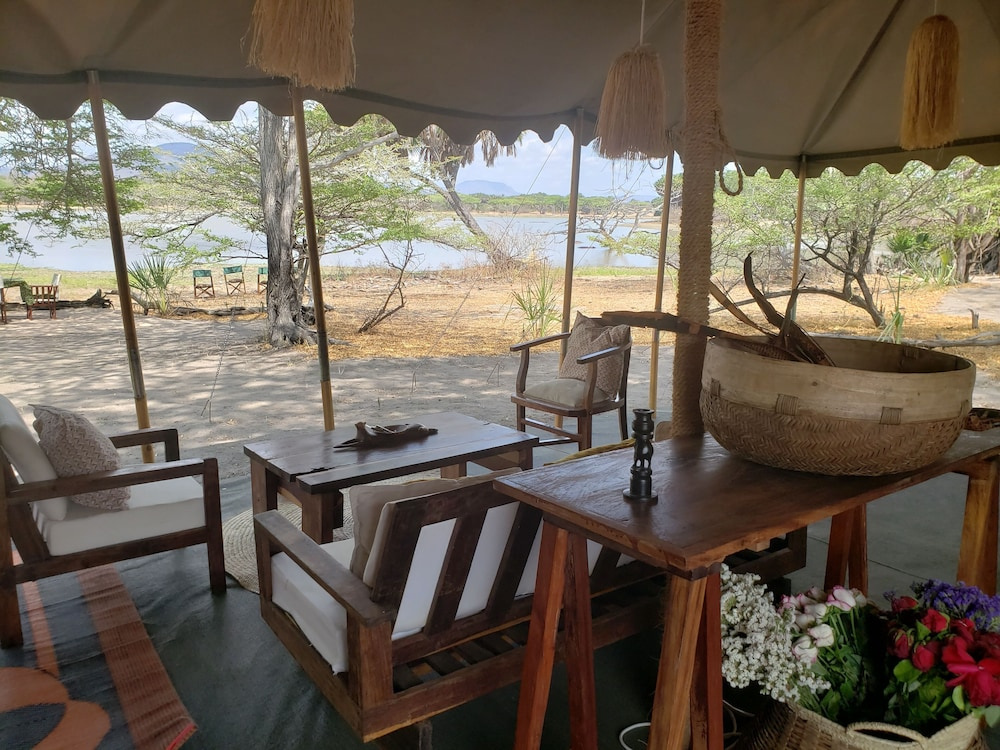 Makubi Safari Camp by Isyankisu