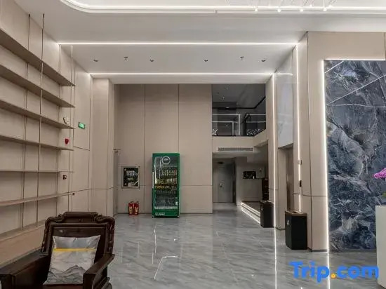 Longsheng Grand Hotel (Fangchenggang High-Speed Rail North Station)