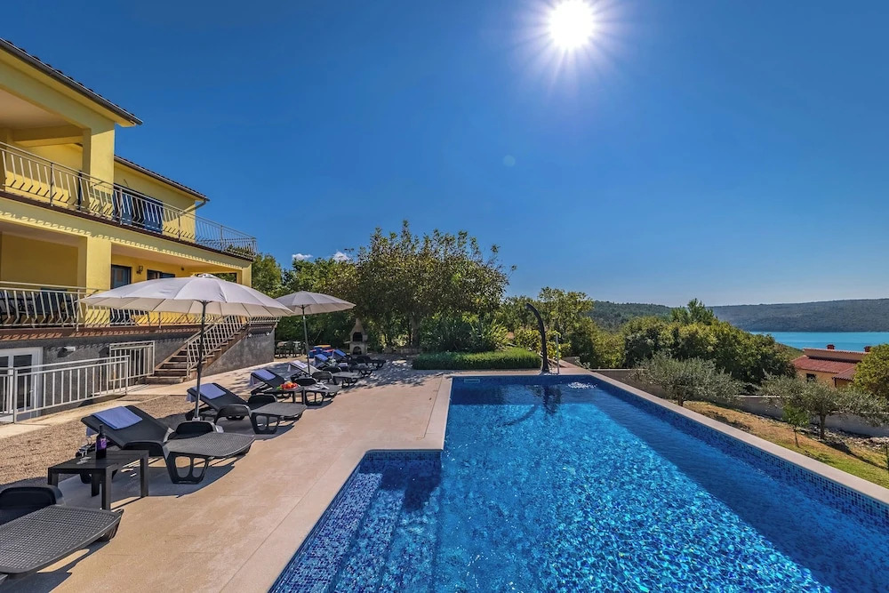 Seaview Pool House Mytilus
