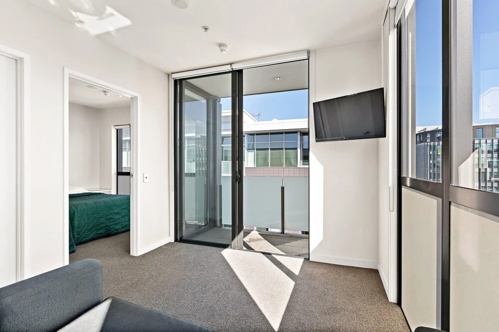 QV Lovely 1 Bedroom w Parking 1069